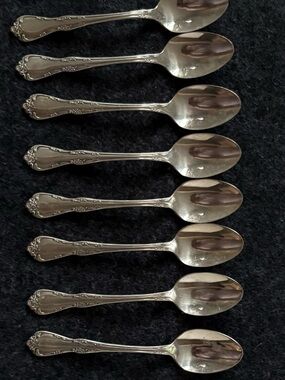 Set of 8 Silver-Plated Ornate Teaspoons Oneida Community 4 3/8 “L
